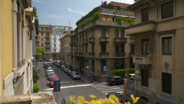 Tageszeit-Mailand-Stadtleben-blockieren-Zeitlupe-Balkon-Straße-anzeigen-4-k-Italien