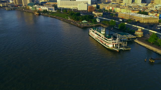 New-Orleans-aerial-Skyline-Mississippi-Fluß
