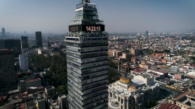 Latin-American-Tower-und-Palast-der-Schönen-Künste-Blick-mit-Drohne,-Mexiko-Stadt,-CDMX