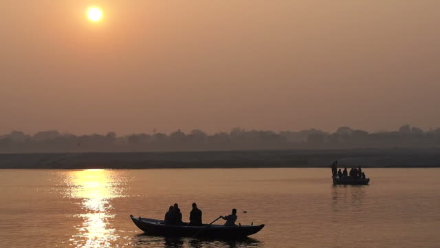 Boats-on-the-Ganges-River-at-Sunrise,-Varanasi,-Uttar-Pradesh,-India