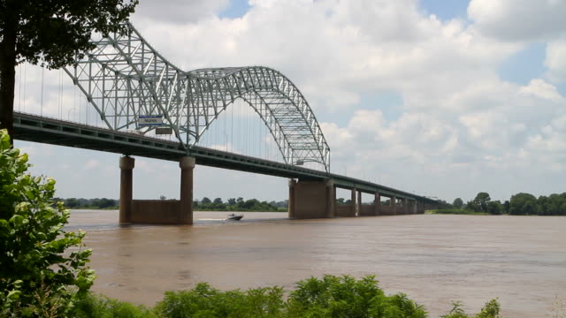Puente-Interstate-Bridge-sobre-el-río-Mississippi
