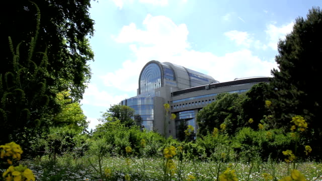 Europäische-Parlament.-Blick-vom-Leopold-park-in-Brüssel.