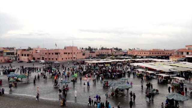 People-strolling-around-the-booths-and-stalls-in-Jemma-Dar-Fna,--Marrakech,-Morocco