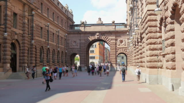 Stockholmer-Altstadt-und-Blick-auf-das-Parlament,-Schweden