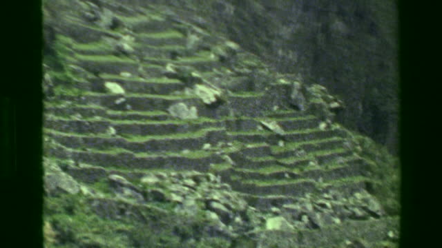 1977:-Turismo-multitudes-ruinas-de-Machu-Picchu-nativas-Inca-civilización-sitio-grande.
