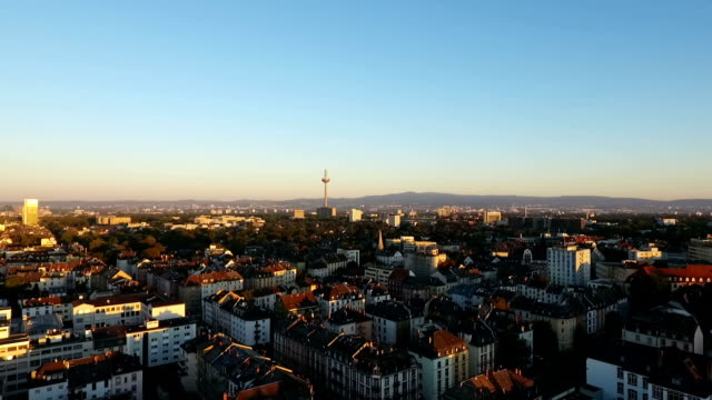 Frankfurt-Deutschland-Innenstadt-Skyline-im-Morgengrauen
