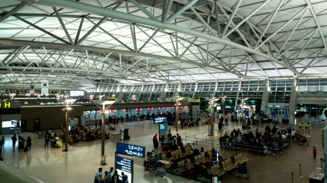 Timelapse-of-airport,-seen-people-waiting-for-the-flight