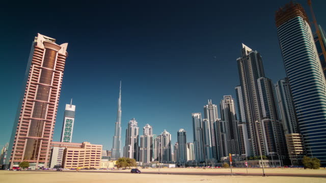 Sommer-Dubai-Business-Bay-Stadtpanorama-4-k-Zeit-verfallen-Vereinigte-Arabische-Emirate