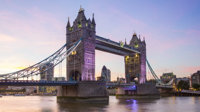 Londres,-Tower-bridge-al-anochecer