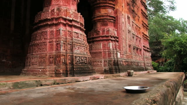 Templo-hindú-Pancharatna-Govinda-en-Puthia,-Bangladesh.