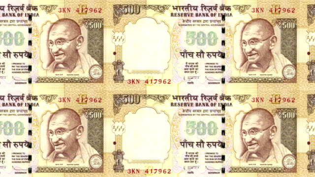 Banknoten-der-fünfhundert-indischen-Rupien-der-Bank-der-Republik-Indien-Rollen-auf-dem-Bildschirm,-Münzen-der-Welt,-Bargeld,-Schleife