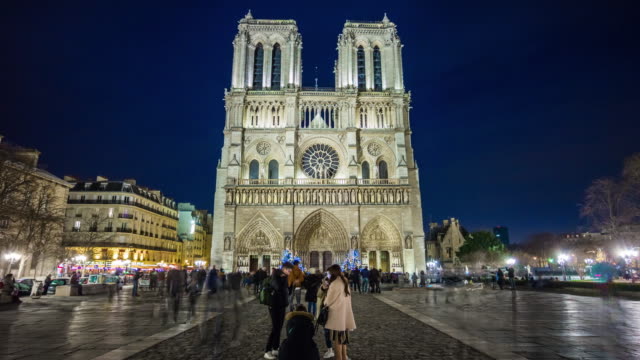 Frankreich-Nacht-Beleuchtung-berühmten-Notre-Dame-de-Paris-voll-quadratisch-Panorama-4k-Zeitraffer