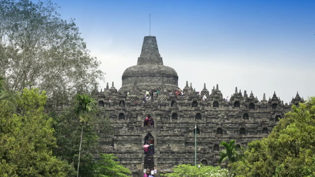 Borobudur,-or-Barabudur-Indonesian-Candi-Borobudur-is-a-9th-century-Mahayana-Buddhist-temple-in-Magelang,-Central-Java,-Indonesia