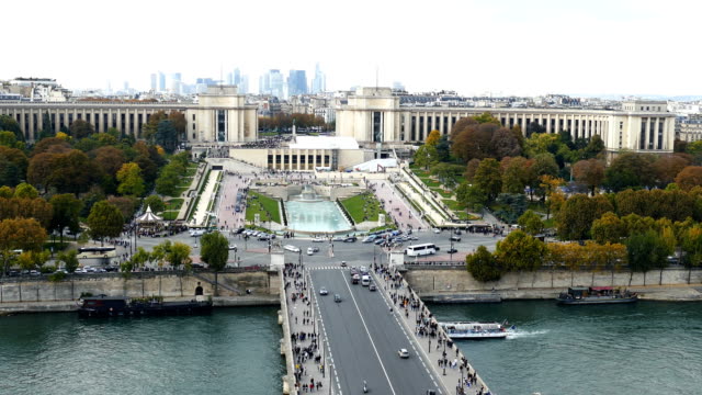 Vista-aérea-del-río-Sena-y-Trocadero-en-París,-Francia-1