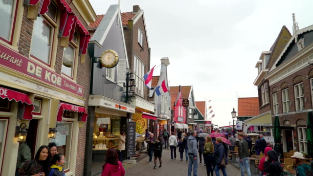 People-flocking-on-the-streets-of-Volendam
