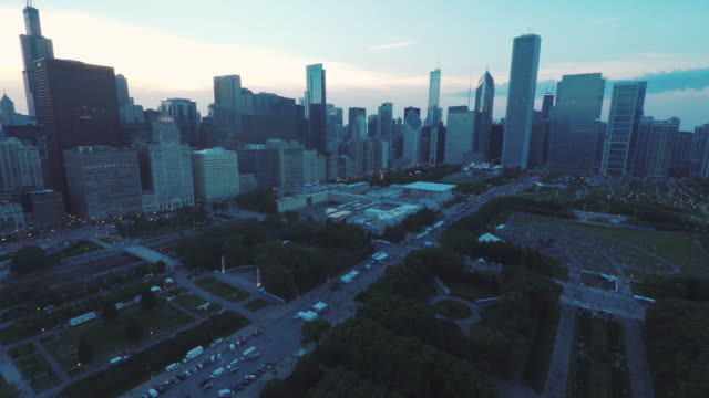 Chicago-Skyline-Buckingham-Fountain-Abenddämmerung-Antenne