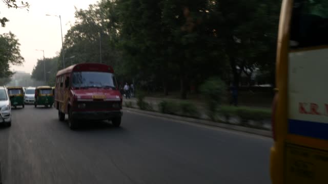 Tráfico-en-Nueva-Delhi,-India