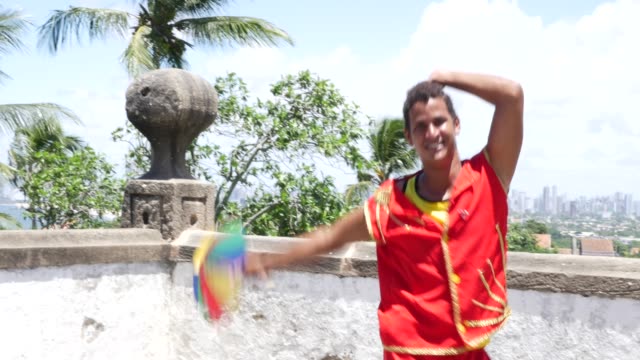 Brazilian-guy-dancing-Frevo-in-Olinda,-Brazil