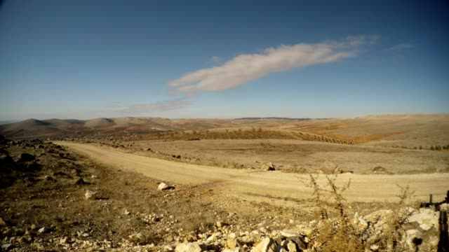 the-dirt-road-goes-to-the-hills-in-the-distance-to-Gebekli-tepe,-the-desert,-the-East-of-Turkey,-the-border-with-Syria
