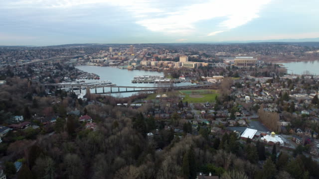 Seattle-WA-Aerial-Panning-Shot-View-of-Montlake-Cut-University-of-Washington-Campus