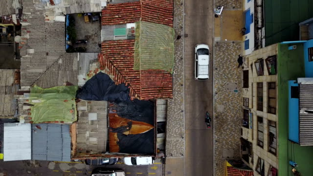 Antenne/Drohne-Blick-auf-Straßen-von-Bogotá,-Kolumbien-7