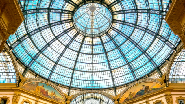 Time-lapse-Galleria-Vittorio-Emanuele-II-in-Milan