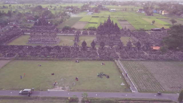 Vista-aérea-del-templo-de-Plaosan,-templos-budistas,-situados-en-la-aldea-de-Bugisan,-Yogyakarta,-Indonesia