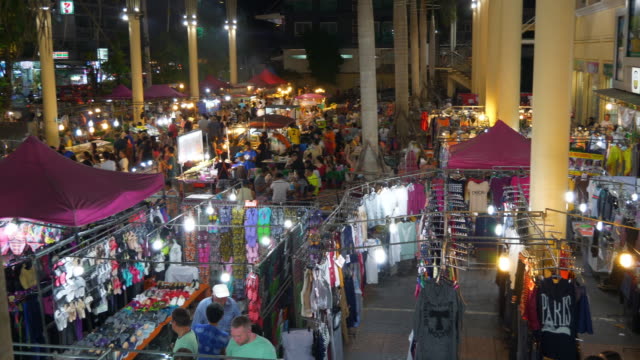 berühmte-Nacht-Phuket-Insel-Patong-streetfood-Markt-auf-dem-Dach-slow-Motion-Panorama-4k-thailand