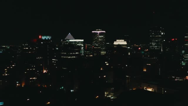 Luftaufnahmen-von-Montreal-Kanada-bei-Nacht