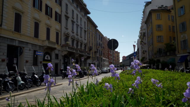 día-tiempo-Milán-ciudad-centro-vista-cámara-lenta-panorama-4k-Italia