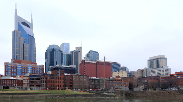 Timelapse-of-Nashville,-Tennessee-skyline-by-river