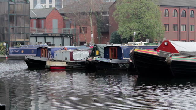 Close-Up-of-Narrow-Boat-Barges-Docked-in-Canal-Harbour