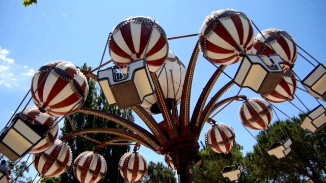 SLOW--MOTION:-Spinning-carousel