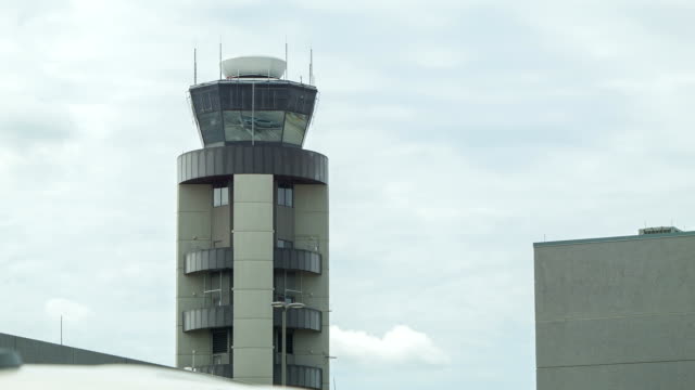 Air-Traffic-Control-Tower-New-Orleans-Airport
