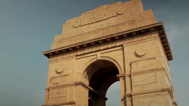 Time-lapse-shot-looking-up-at-the-India-Gate-(All-India-War-Memorial),-Rajpath,-New-Delhi