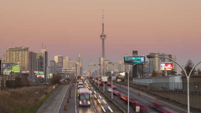 Die-Skyline-von-Toronto,-während-der-Sonnenuntergang-4-K