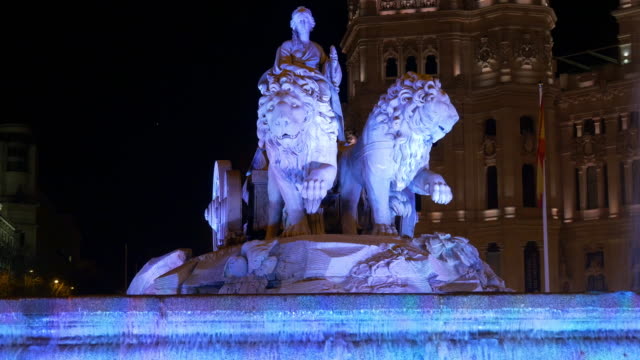 Spanien-Nachtlicht-madrid-Löwe-Brunnen-der-plaza-de-la-cibeles-4-K