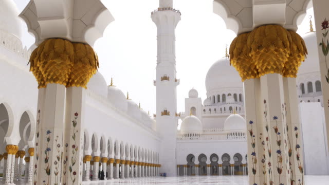 Emiratos-Árabes-Unidos-principal-sala-de-de-las-famosas-mezquitas-4-K