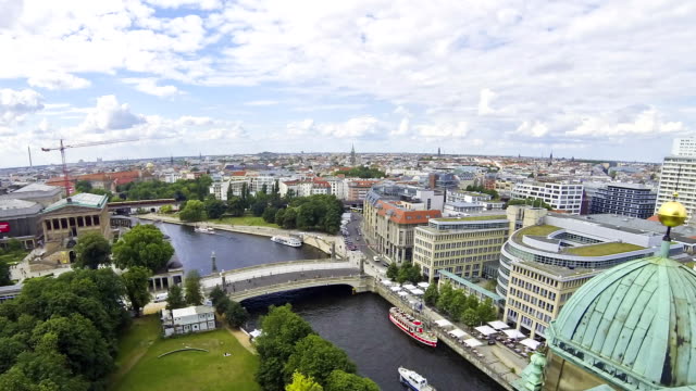 Aerial-view-of-Spree-River-in-Berlin-city,-Germany