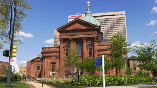Vereinigte-Staaten-sonniger-Tag-Philadelphias-berühmten-Kathedrale-–-Panoramaaufnahme-4-k,-Pennsylvania