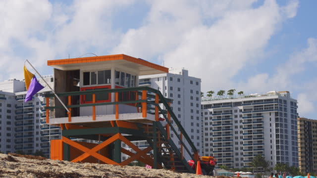 Vereinigte-Staaten-Miami-Süden-Strand-Sommer-Tag-4-k-florida,-Rettungsschwimmer-Turm