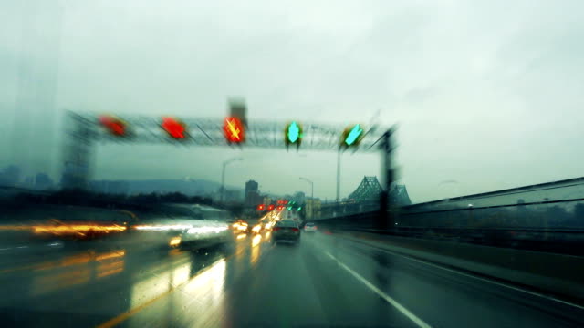 Time-Lapse-of-a-Rainy-Evening-in-a-car-on-Jacques-Cartier-Bridge