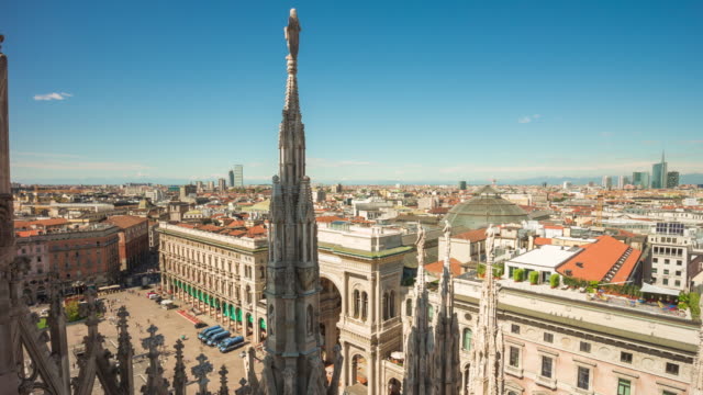 Italien-Tag-Mailand-berühmten-Duomo-Kathedrale-auf-der-Dachterrasse-Blick-Punkt-Panorama-4k-Zeitraffer