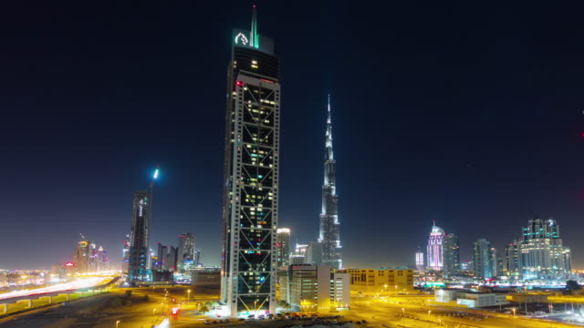 Nacht-Licht-Dubai-Verkehr-Straße-Welt-höchsten-Baustein-4-k-Zeitraffer-Vereinigte-Arabische-Emirate