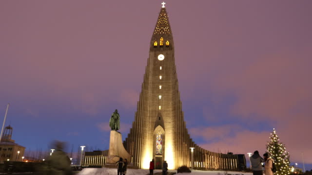 Pfarrkirche-Kirche-von-Island-in-Reykjavik