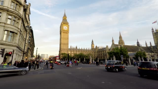 Big-Ben,-Londres,-tráfico,-lapso-de-tiempo-de-4-minutos