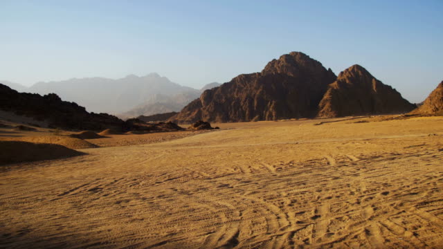 Desert-in-Egypt,-Sand-and-Mountains,-Panoramic-View