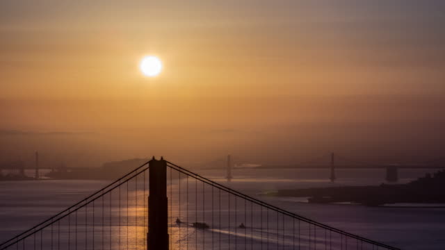 Sunrise-On-The-Golden-Gate-Bridge-And-San-Francisco-Timelapse