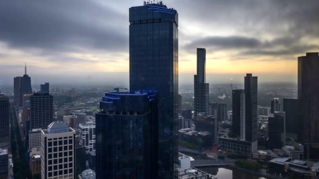 Sonnenaufgang-am-Skyline-von-Melbourne.-4-k-Zeitraffer.