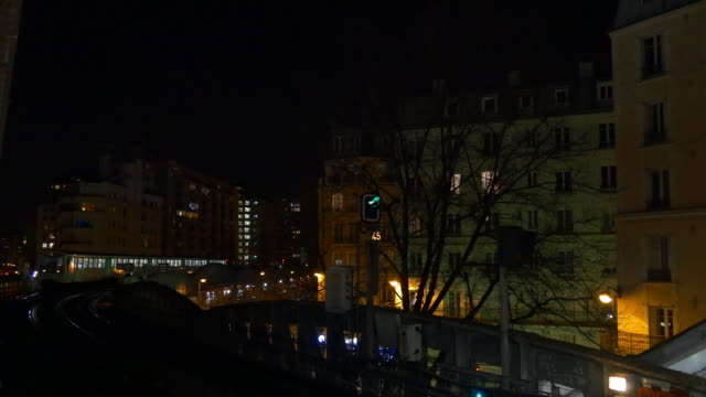 Frankreich-Nacht-Paris-Stadt-berühmten-Bir-Hakeim-Metro-Station-Brücke-Panorama-4k